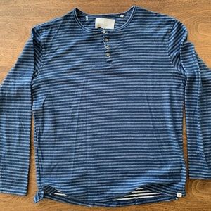 7 Diamonds Men’s Medium blue striped Henley